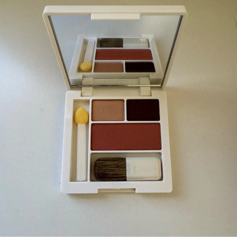 Clinique All About Shadow Duo Eyeshadow and Blush in Mirrored Compact - Picture 2 of 4